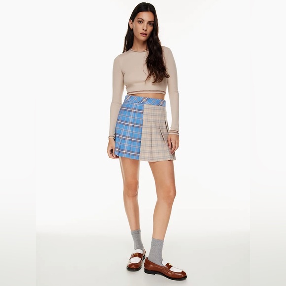 Aritzia - Sundays Best - Olive Mini Skirt - 15” - Size 2 - Picture 1 of 8